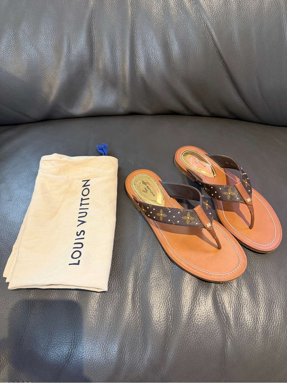 LOUIS VUITTON SUNNY FLAT THONG - Picture 2 of 11